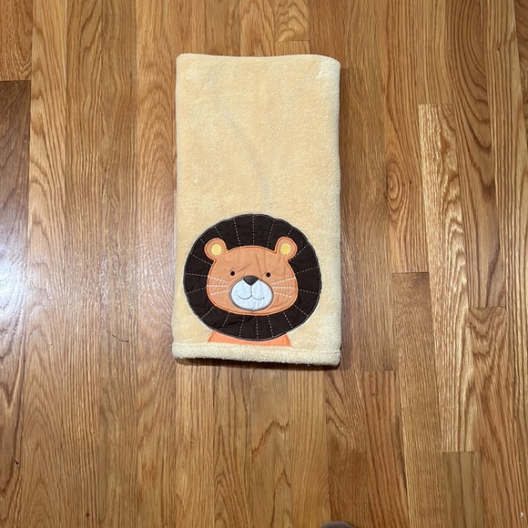 Baby’s, brown bear fleece blanket. Yellow with face of brown bear on front. - Picture 4 of 4